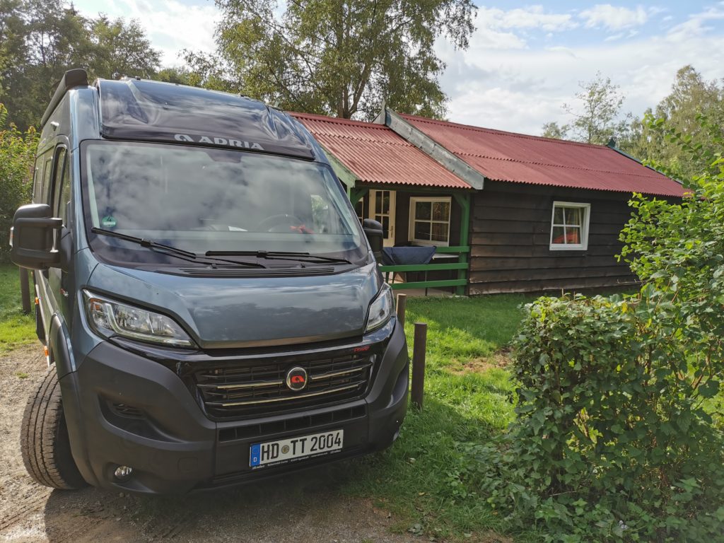 Hütte vor der Hütte - Adria Twin Supreme 640 SLB